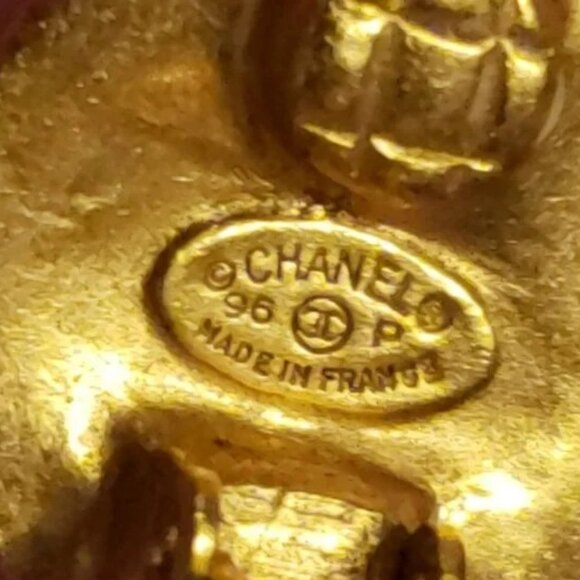 Chanel Vintage Interlocking CC Clip On Earrings 24K Gold-Plated - Picture 7 of 14
